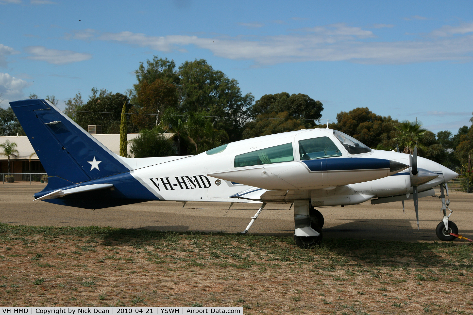 VH-HMD, 1972 Cessna 310Q C/N 310Q0516, YSWH