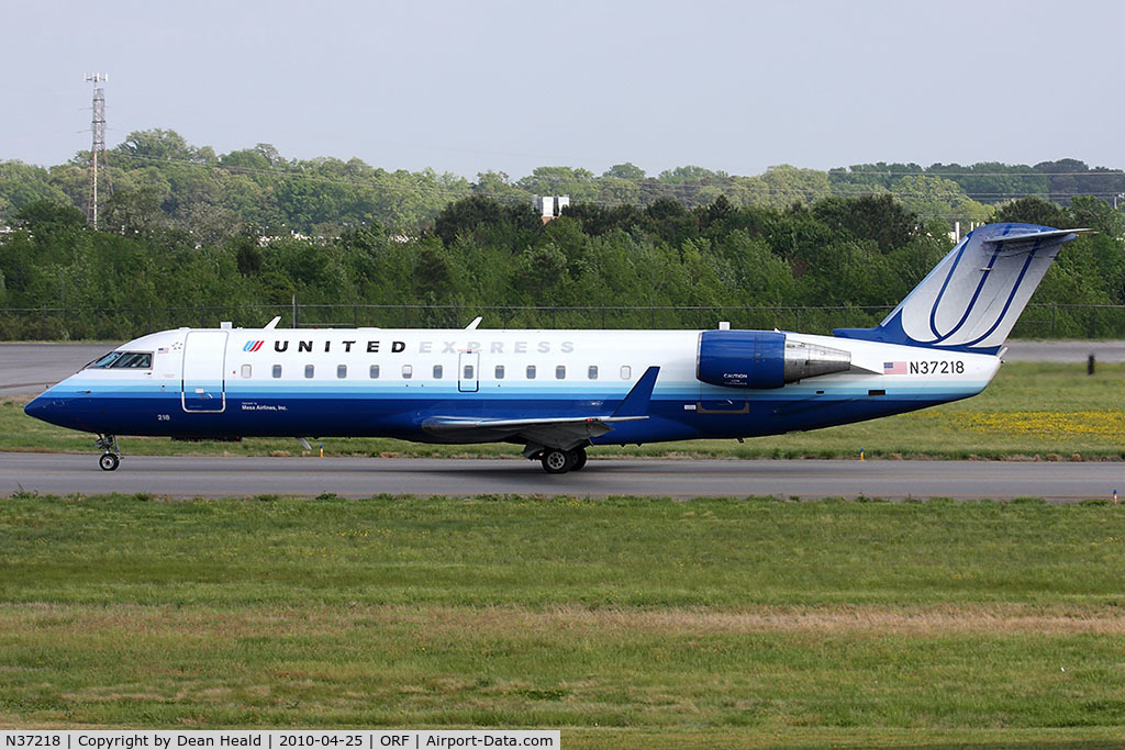 N37218, 1998 Canadair CRJ-200LR (CL-600-2B19) C/N 7218, United Express (Mesa Airlines) N37218 (FLT ASH7270) taxiing to RWY 23 for departure to Washington Dulles Int'l (KIAD).