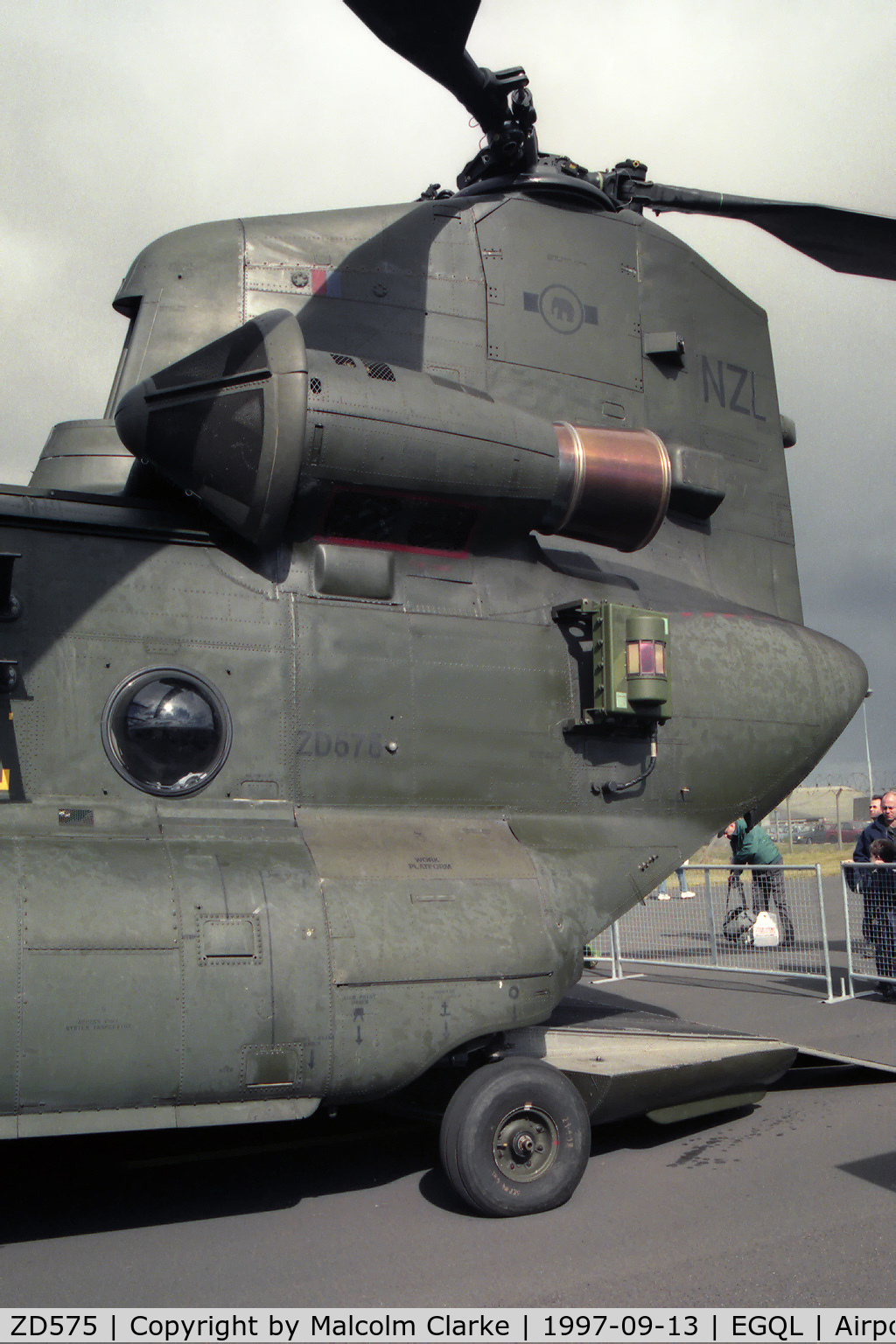 ZD575, Boeing Vertol Chinook HC.2 C/N M/A035/B-867/M7023), Boeing Chinook HC2 (352) at RAF Leuchars in 1997.