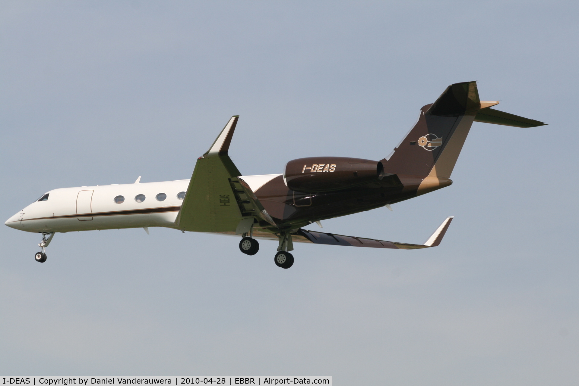 I-DEAS, 2000 Gulfstream Aerospace G-V C/N 593, Descending to RWY 25L