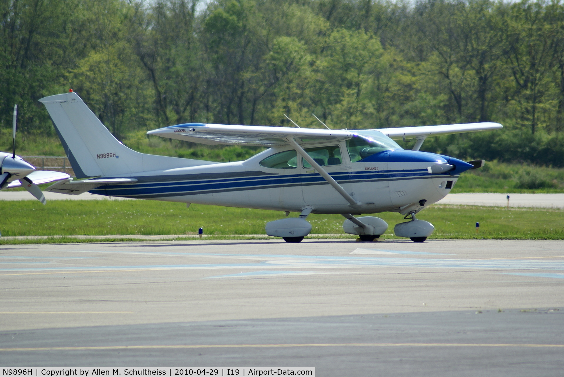 N9896H, 1981 Cessna 182R Skylane C/N 18268097, 1981 Cessna 182R
