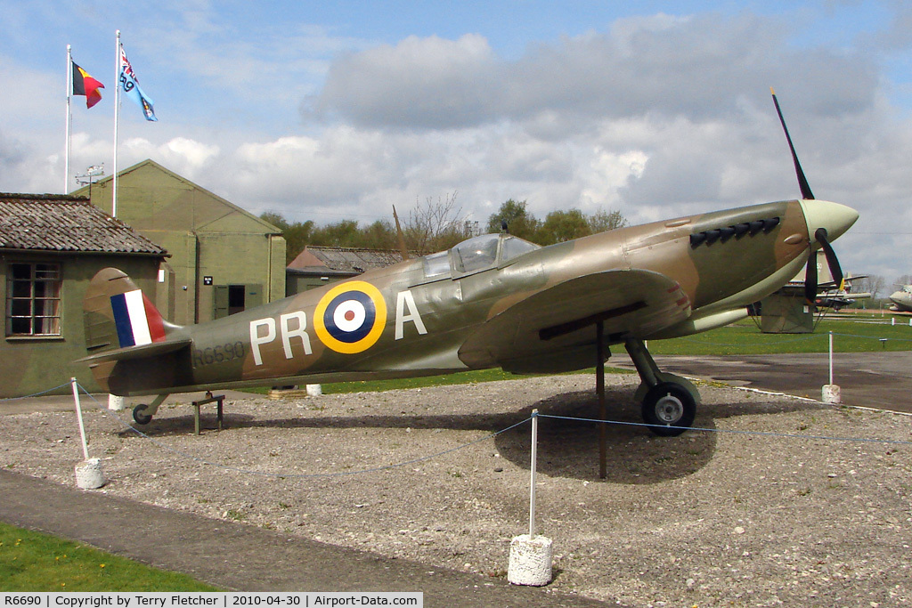 R6690, Supermarine Spitfire Replica C/N BAPC.254, Supermarine Spitfire (mock-up),  displayed at the Yorkshire Air Museum at Elvington