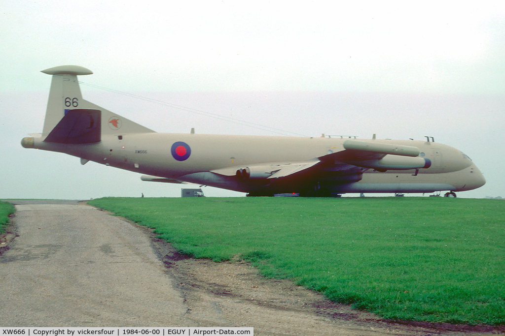 XW666, Hawker Siddeley Nimrod R.1 C/N 8041, Royal Air Force. Operated by 51 Squadron.