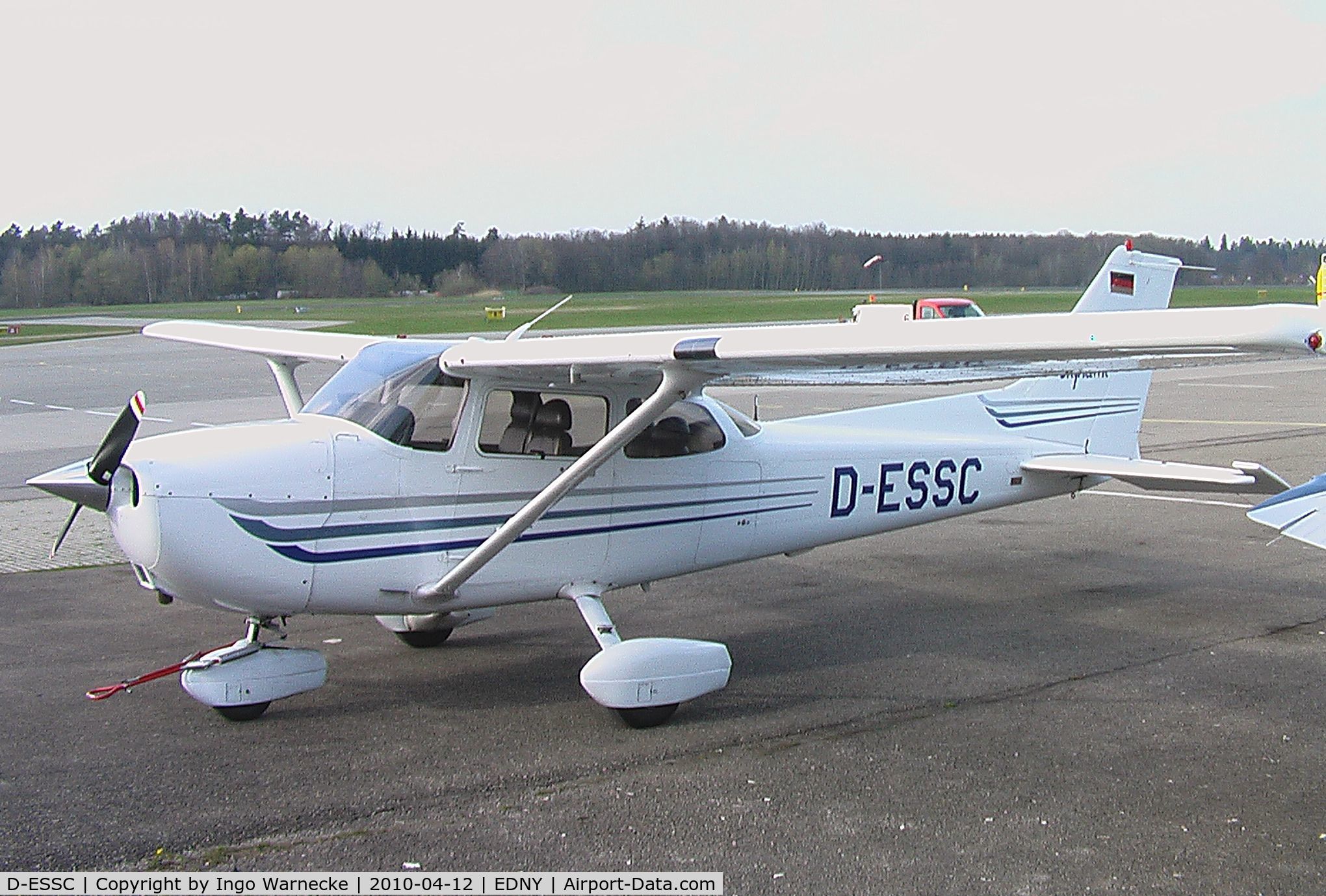 D-ESSC, Cessna 172S C/N 172S9538, Cessna 172S at Friedrichshafen airport