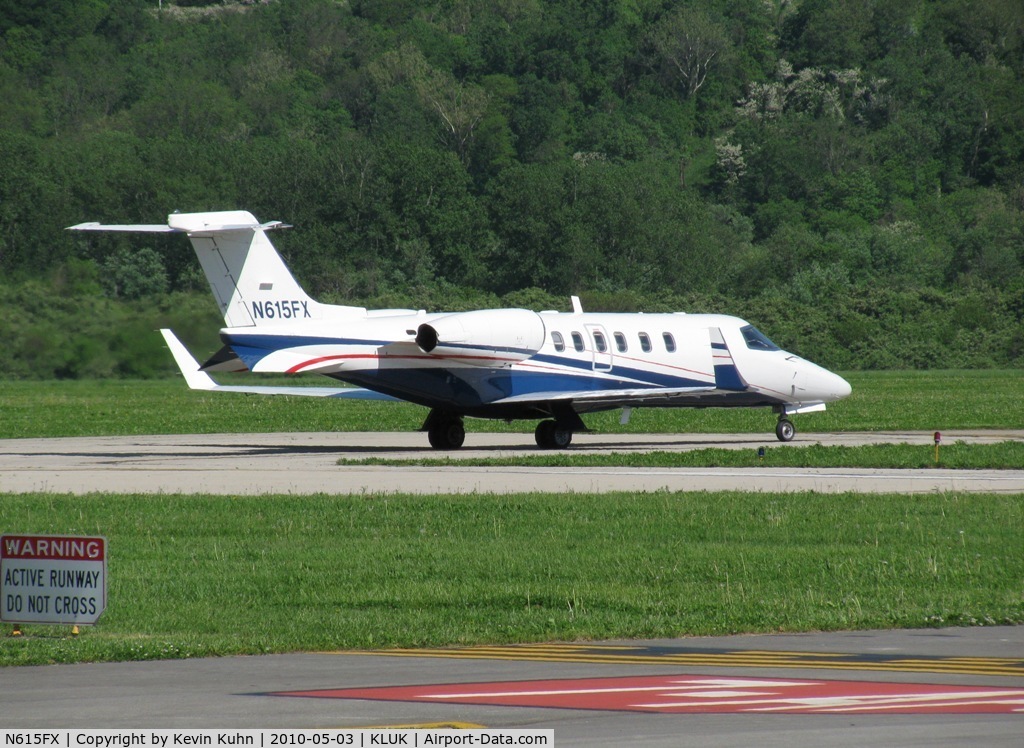 N615FX, 2006 Learjet 40 C/N 45-2051, Flexjet 615 taxiing to the Odyssey ramp