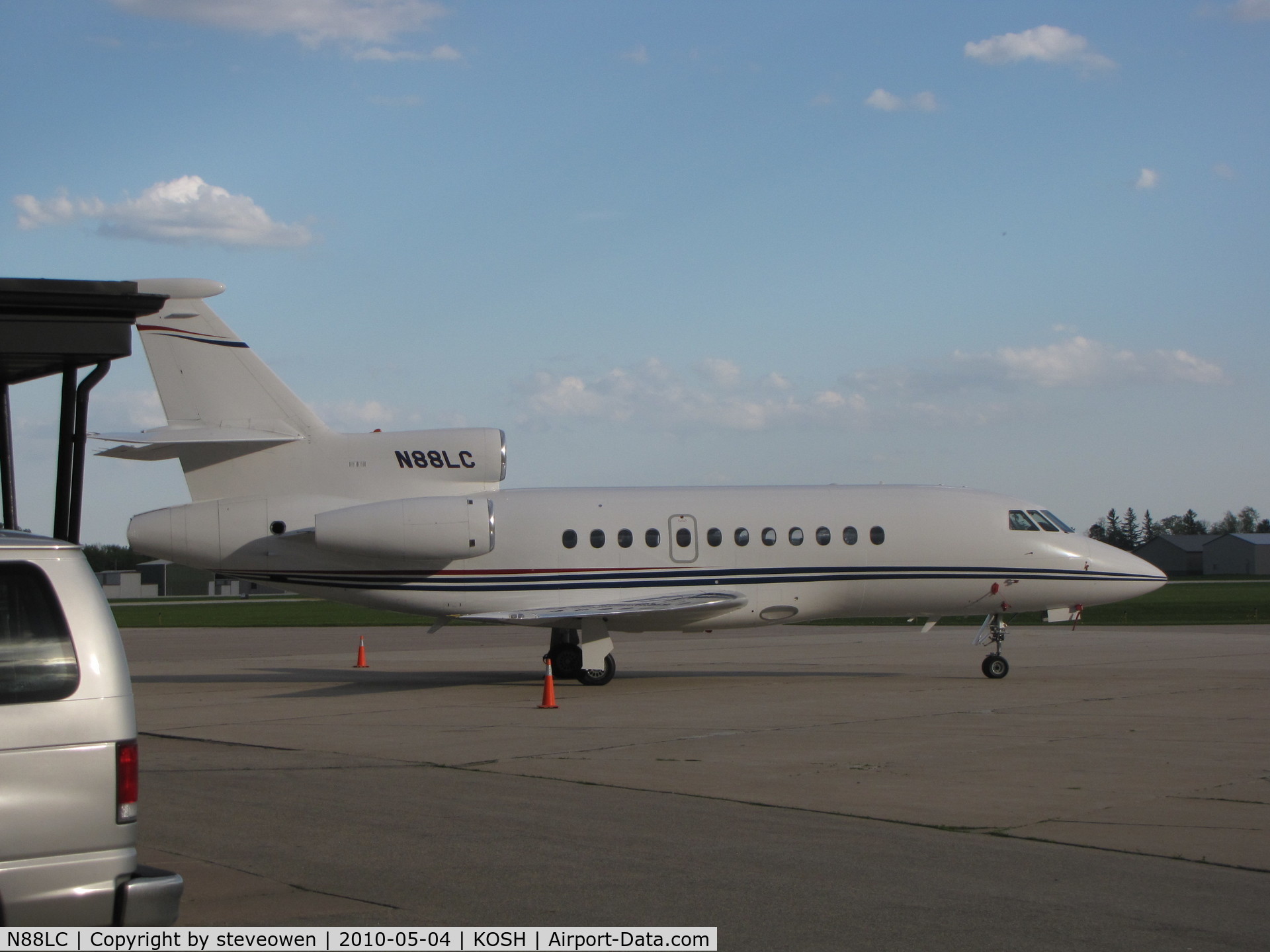 N88LC, 2004 Dassault Falcon 900EX C/N 137, Orion Ramp at oshkosh just prior to a thunder storm