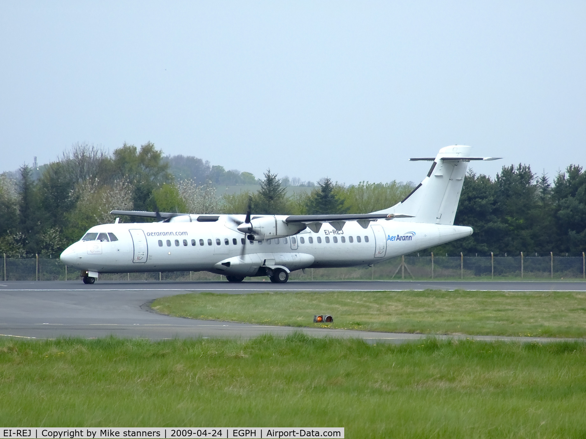 EI-REJ, 1989 ATR 72-201 C/N 126, REA463 landing on runway 24
