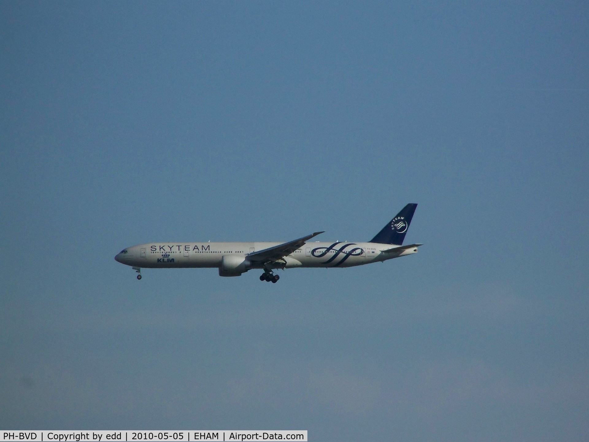 PH-BVD, 2009 Boeing 777-306/ER C/N 35979, LANDING AT SCHIPHOL AMSTERDAM ON RUNWAY 06