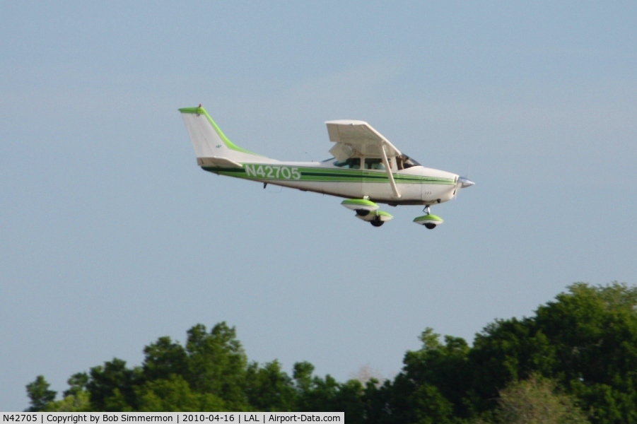 N42705, 1968 Cessna 182L Skylane C/N 18259150, Arriving at Lakeland, FL during Sun N Fun 2010.
