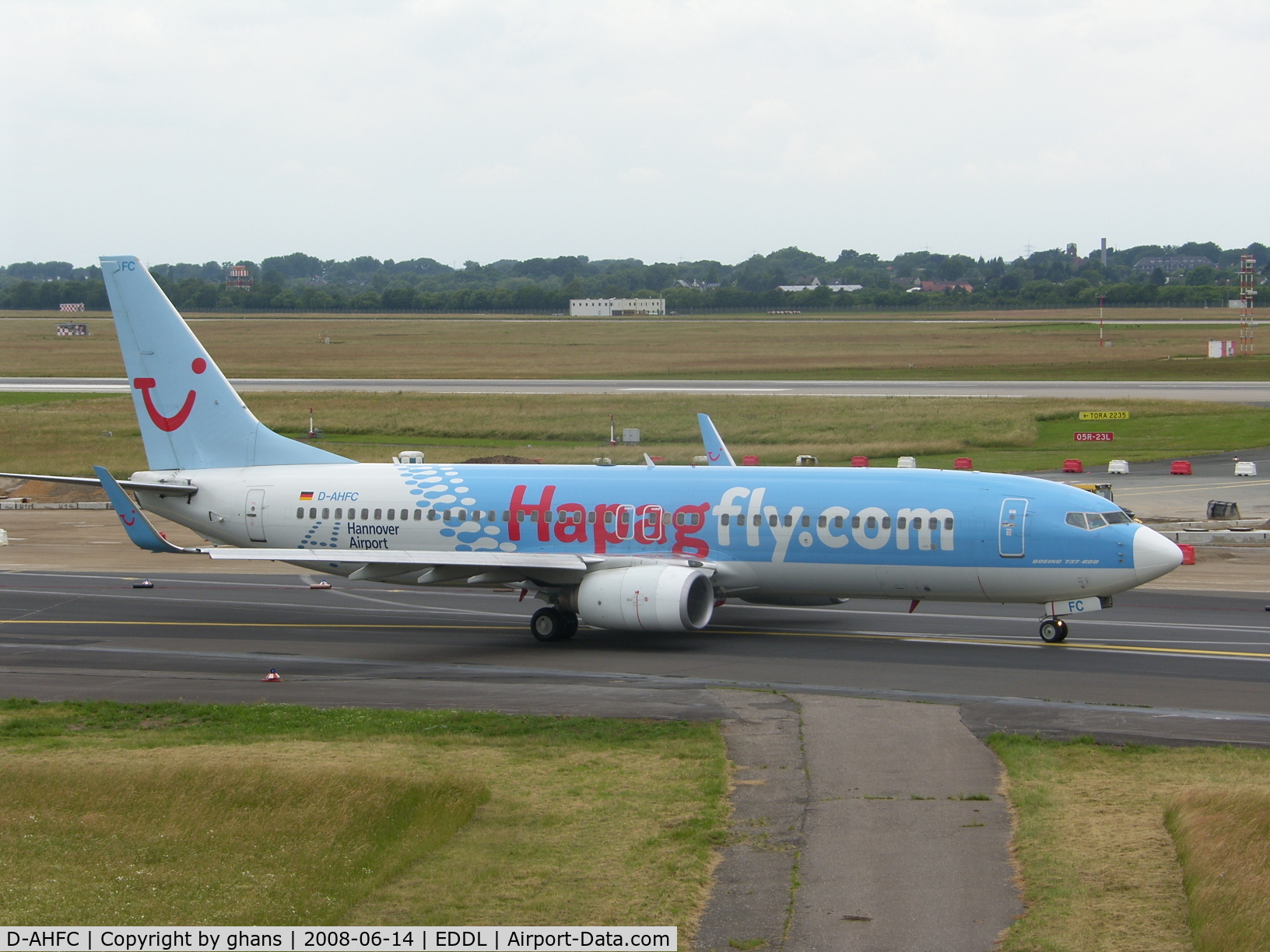 D-AHFC, 1998 Boeing 737-8K5 C/N 27977, Adverticing for Hannover Airport
