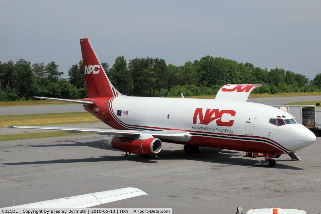 N321DL, 1984 Boeing 737-232 C/N 23093, Northern Air Cargo Boeing 737-200 on the ramp offloading cargo in Hickory, NC.
