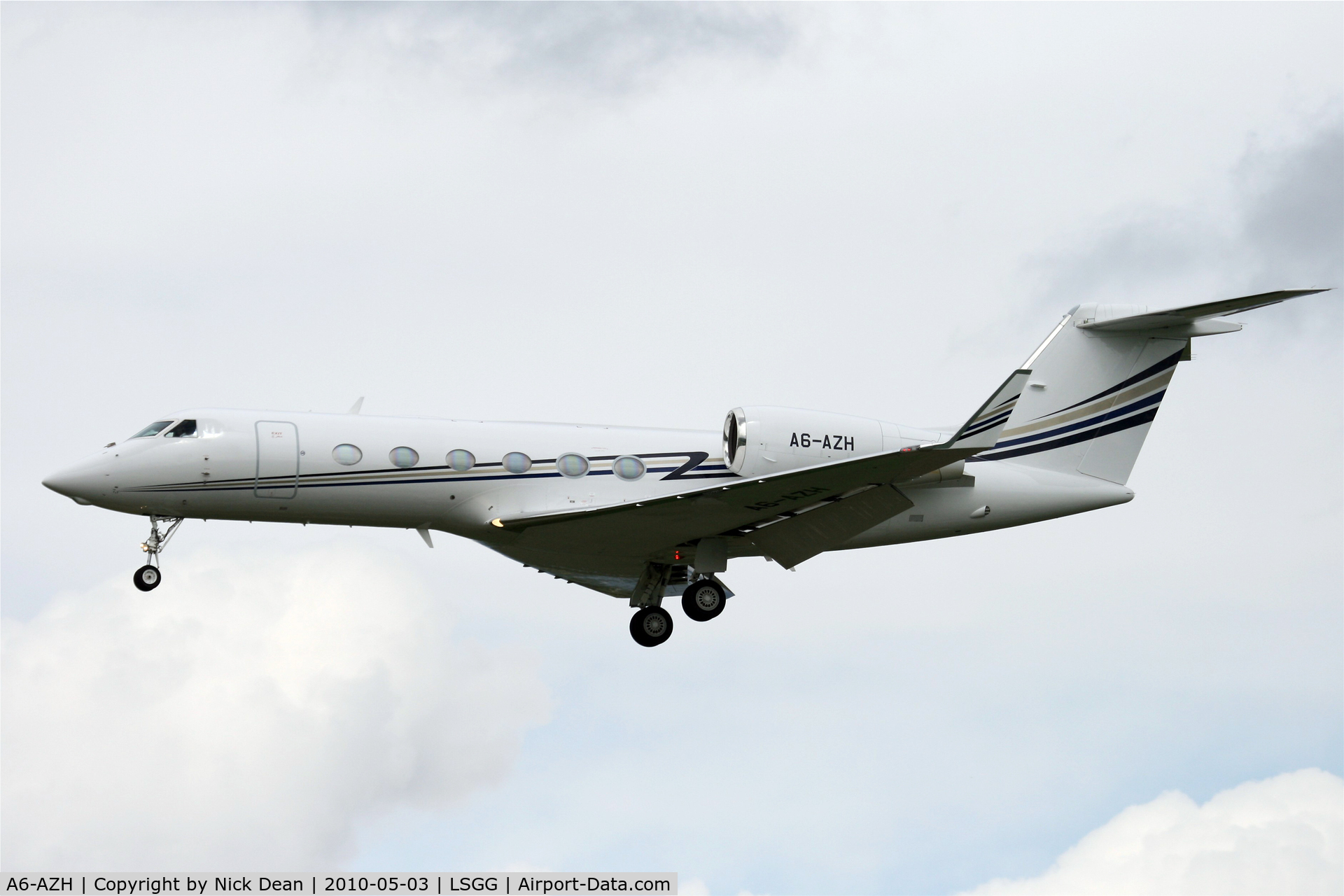 A6-AZH, 2008 Gulfstream Aerospace GIV-X (G450) C/N 4136, LSGG