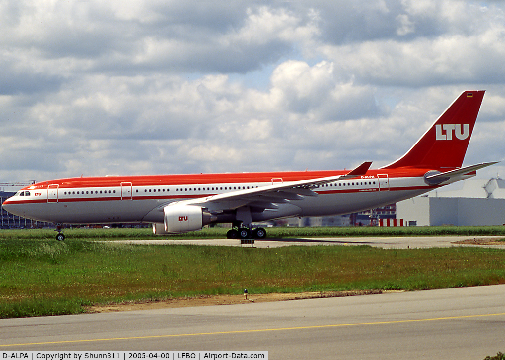 D-ALPA, 2001 Airbus A330-223 C/N 403, Taxiing holding point rwy 32L for departure...