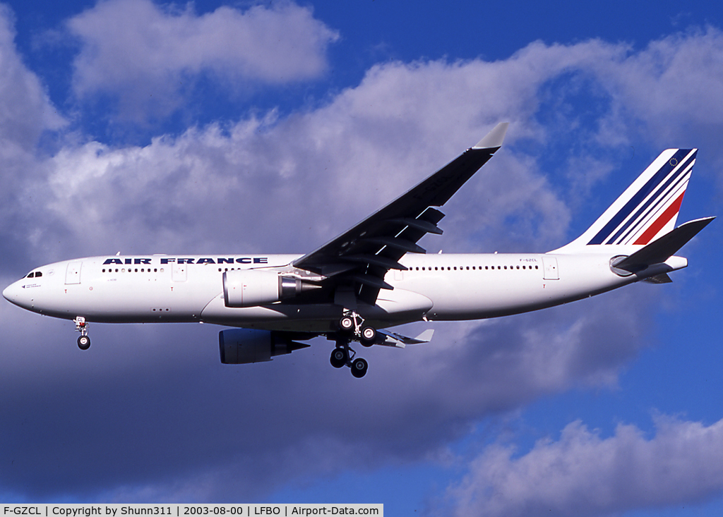 F-GZCL, 2003 Airbus A330-203 C/N 519, Landing rwy 32L
