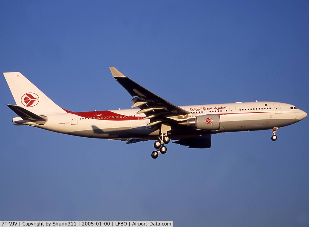 7T-VJV, 2004 Airbus A330-202 C/N 644, Come back from photo flight test with Airbus...