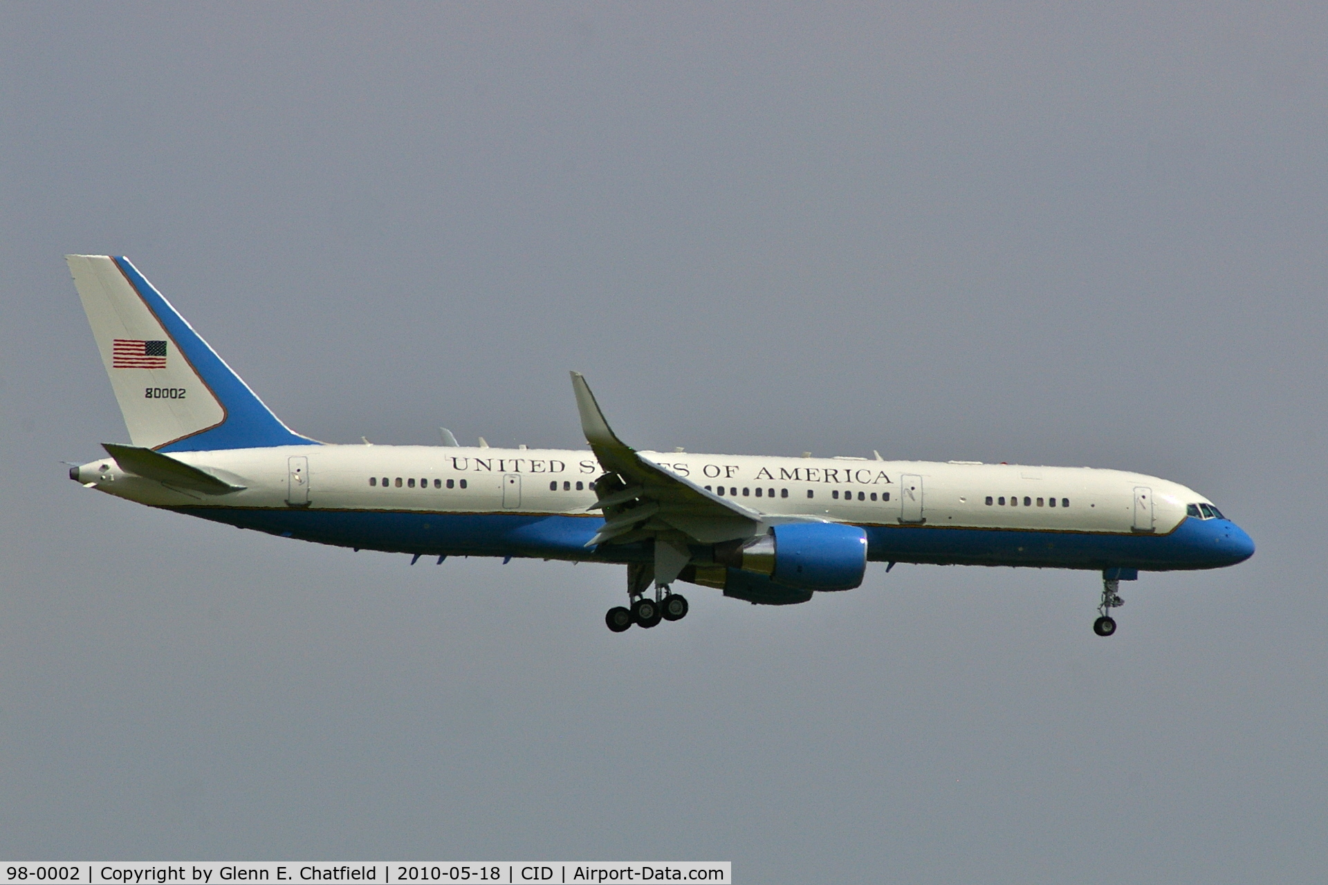 98-0002, 1998 Boeing C-32A (757-200) C/N 29026, Final approach, runway 9.  With VP Biden