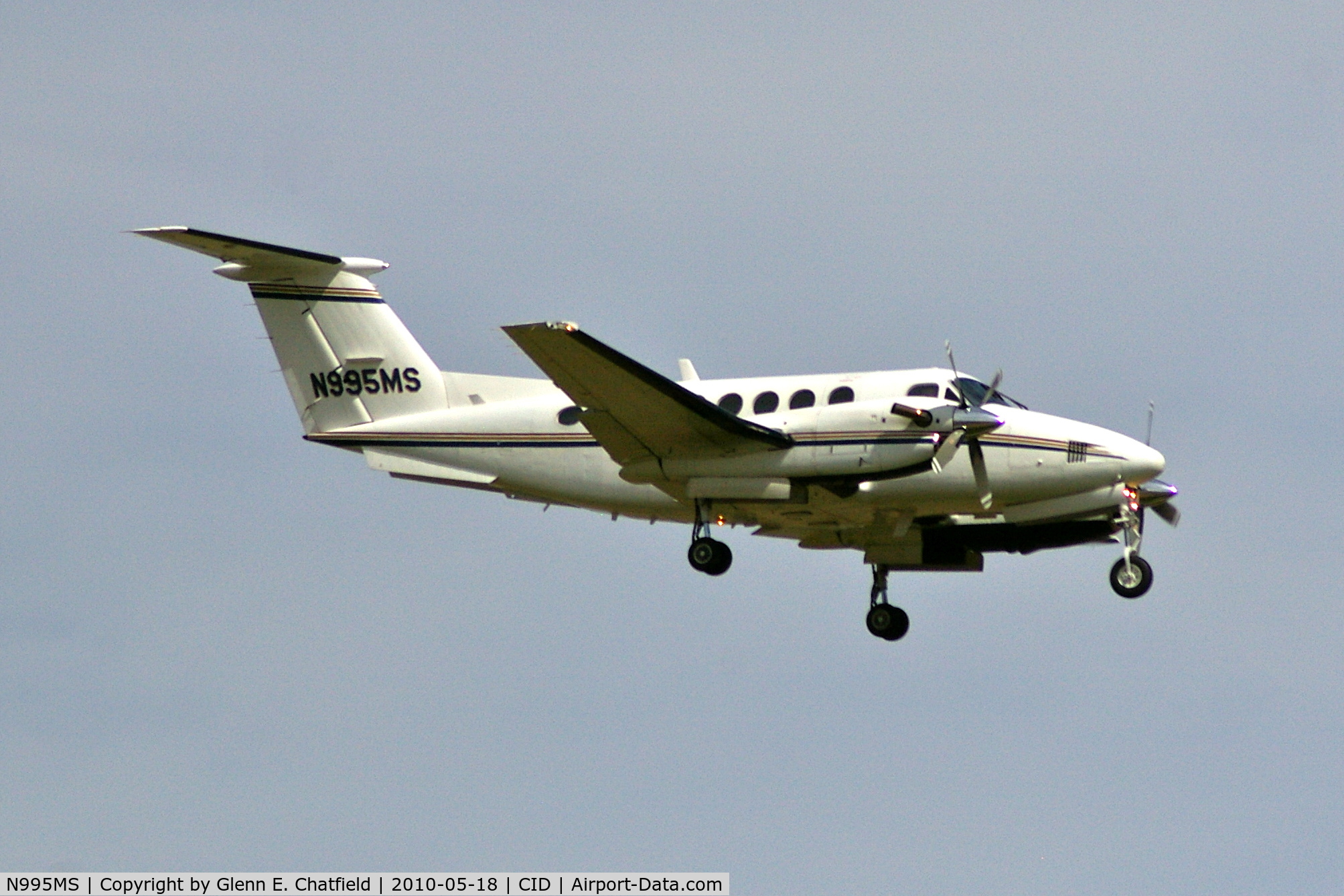 N995MS, 1981 Beech 200 C/N BB-931, Final approach, runway 9.