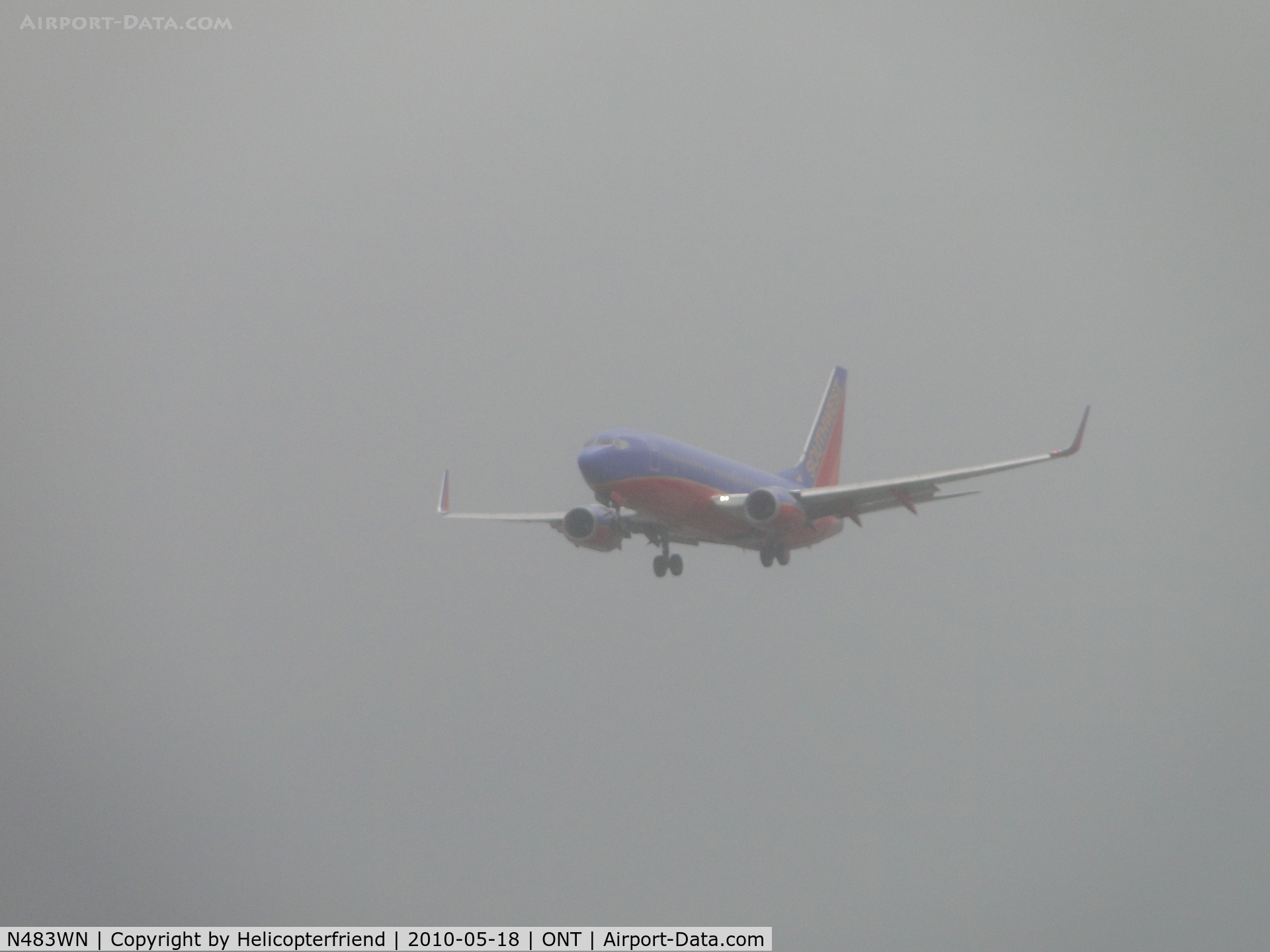 N483WN, 2004 Boeing 737-7H4 C/N 32472, On final out of the low clouds and drizzle