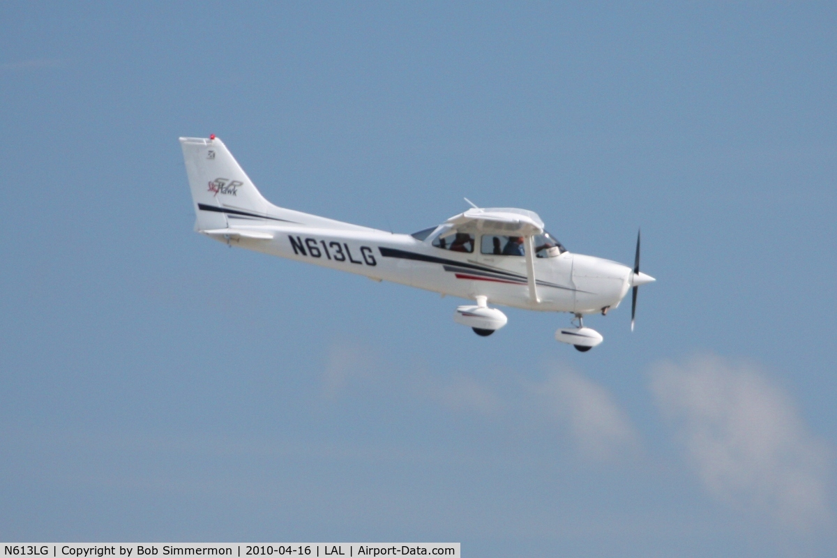 N613LG, 2002 Cessna 172S C/N 172S9252, Arriving at Lakeland, FL during Sun N Fun 2010.