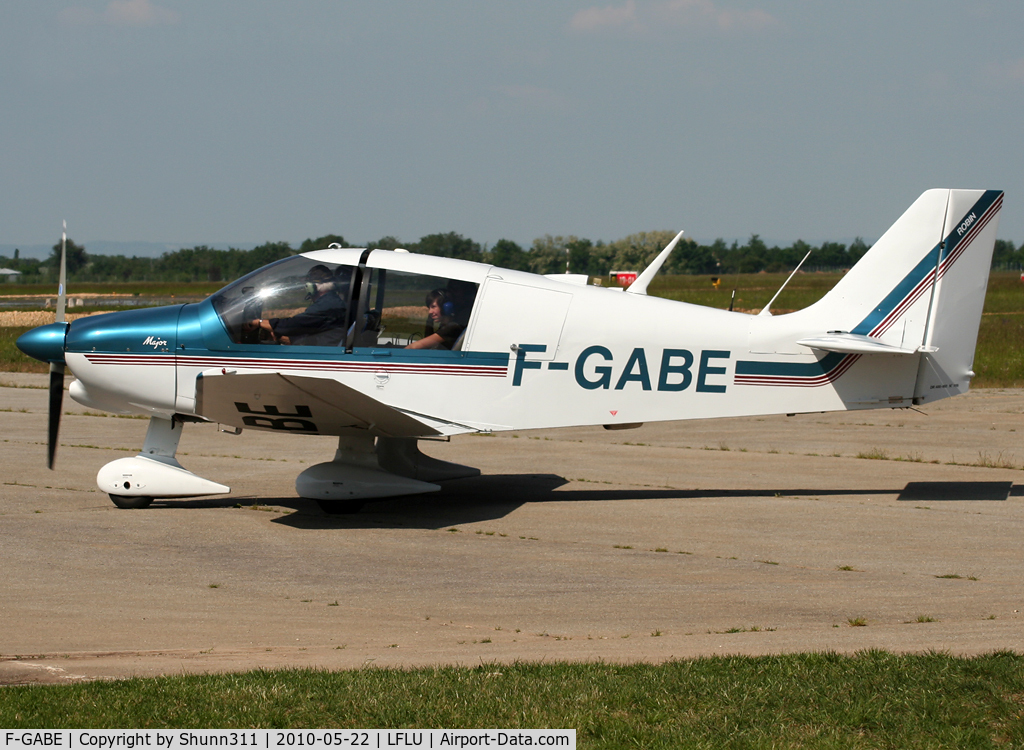 F-GABE, Robin DR-400-160 Chevalier C/N 1119, Arriving at the Airclub after a light flight...