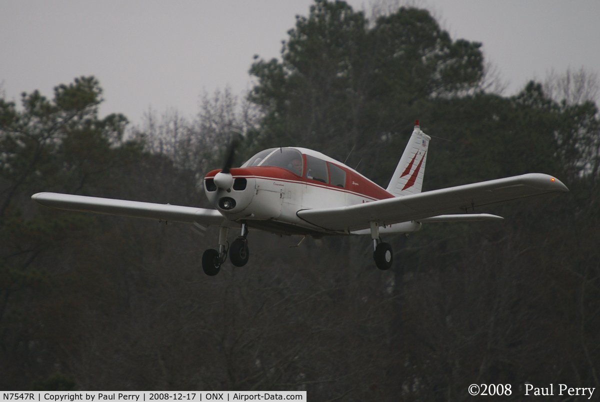 N7547R, 1966 Piper PA-28-140 C/N 28-22109, Getting airborne from Currituck