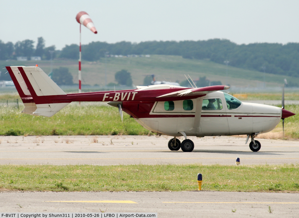 F-BVIT, Reims F337G Super Skymaster C/N 0066, Taxiing to the General Aviation area...