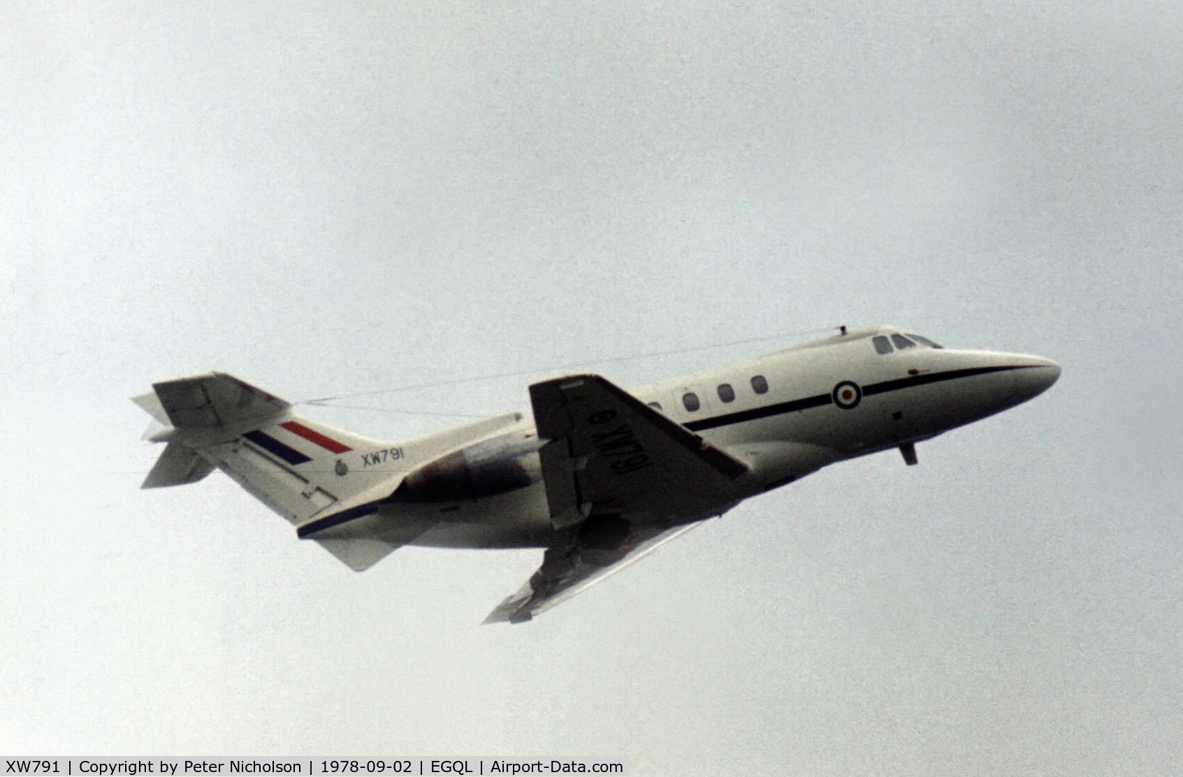 XW791, 1971 Hawker Siddeley HS.125 CC.1 C/N 25268, HS.125 CC.1 of 32 Squadron climbing out of RAF Leuchars after the 1978 Leuchars Airshow.