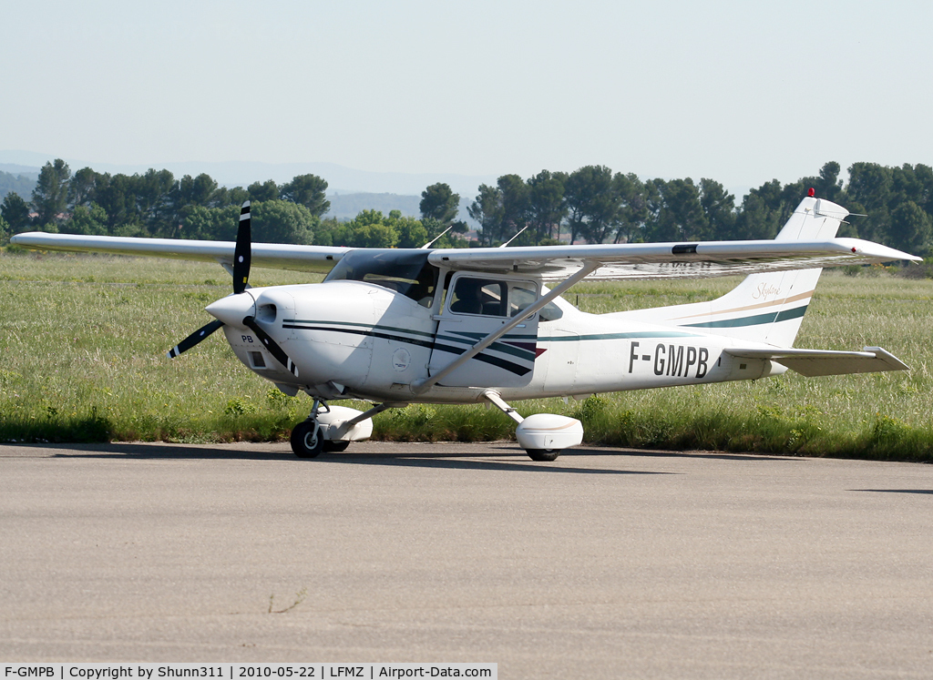 F-GMPB, 1998 Cessna 182S Skylane C/N 18280217, Parked near the control tower...
