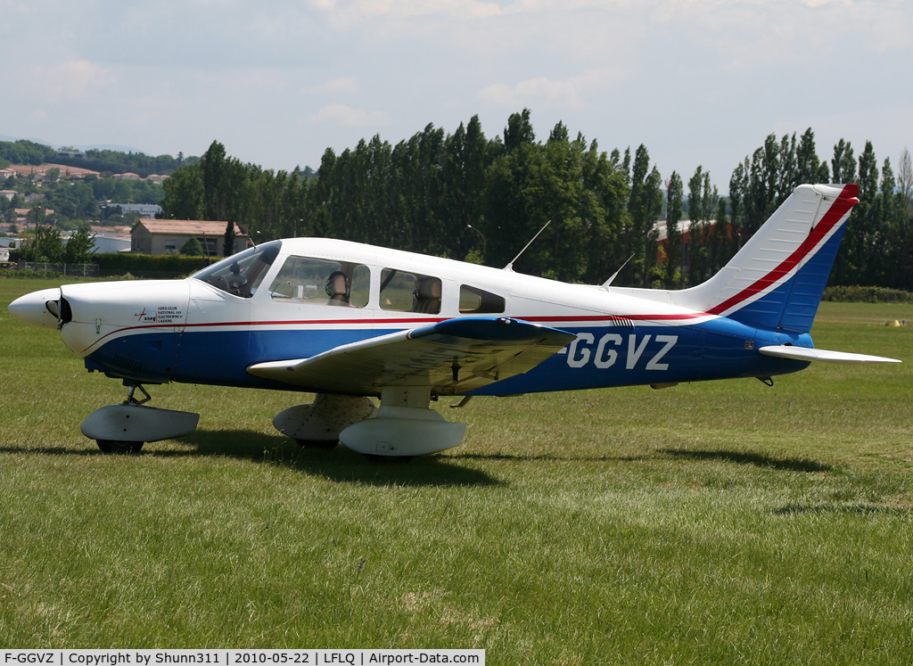 F-GGVZ, Piper PA-28-181 Archer C/N 28-8190289, Parked in the grass...