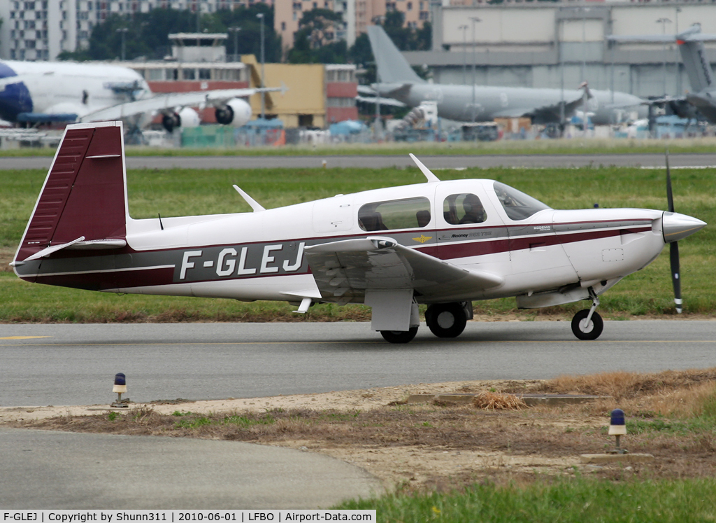 F-GLEJ, Mooney M20K C/N 25-1100, Taxiing to the General Aviation area...