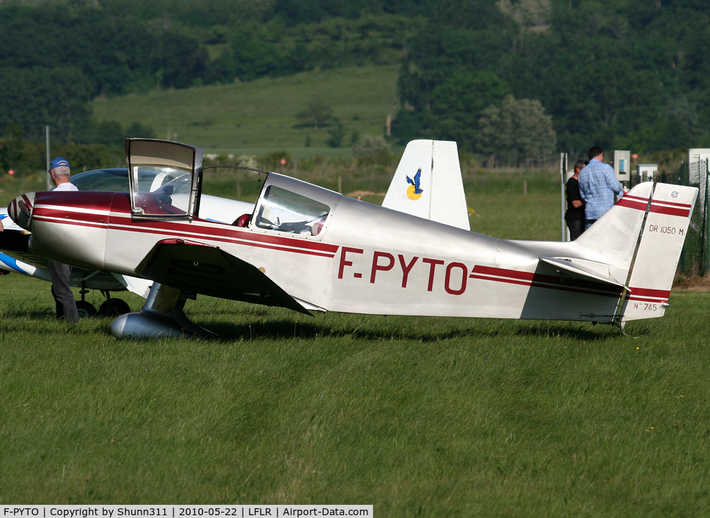 F-PYTO, Jodel DR-1050M C/N 745, Parked in the grass...