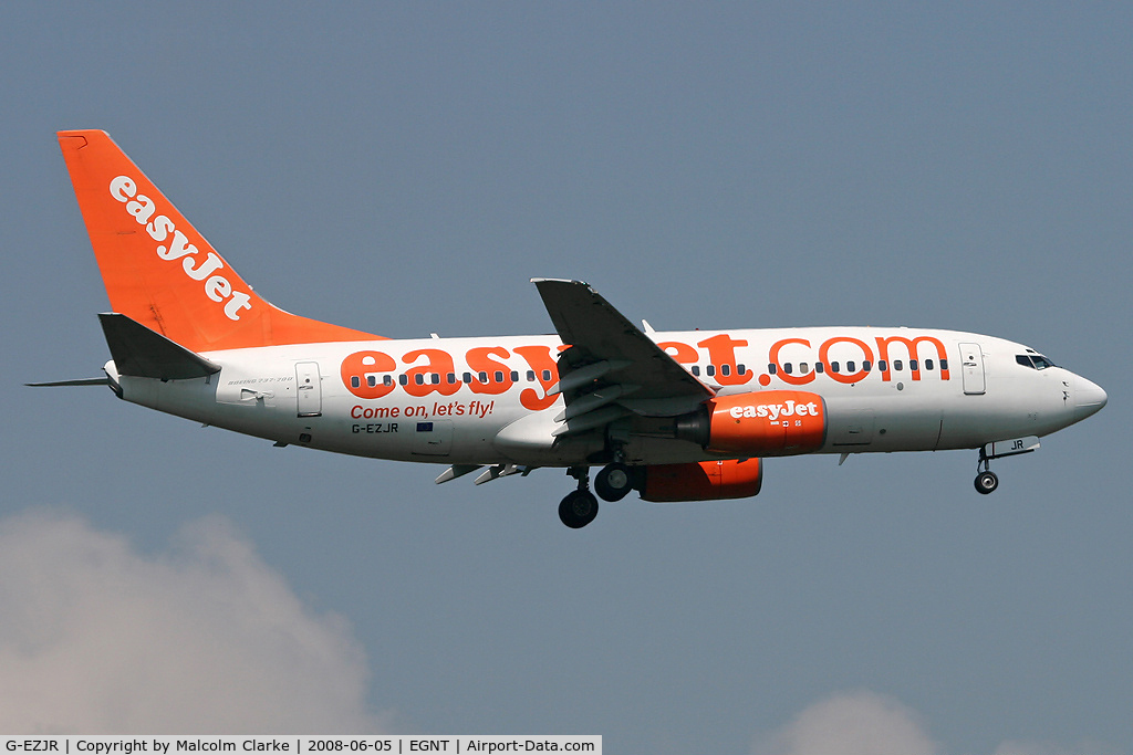 G-EZJR, 2002 Boeing 737-73V C/N 32413, Boeing 737-73V on finals to 07 at Newcastle Airport in 2008.