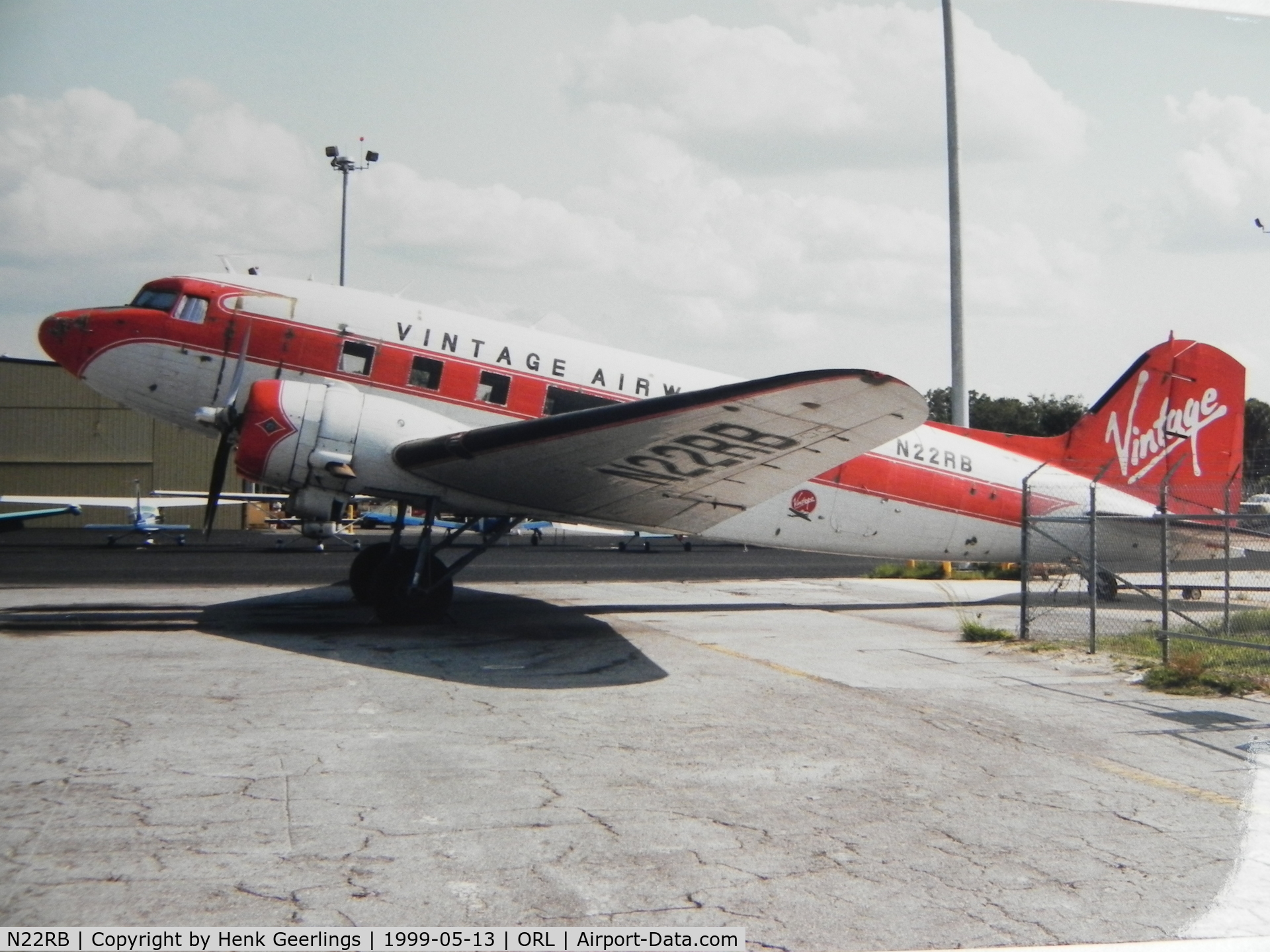 N22RB, 1945 Douglas DC3A C/N 4926, Vintage Airways ; Scan from photo I made in 1999