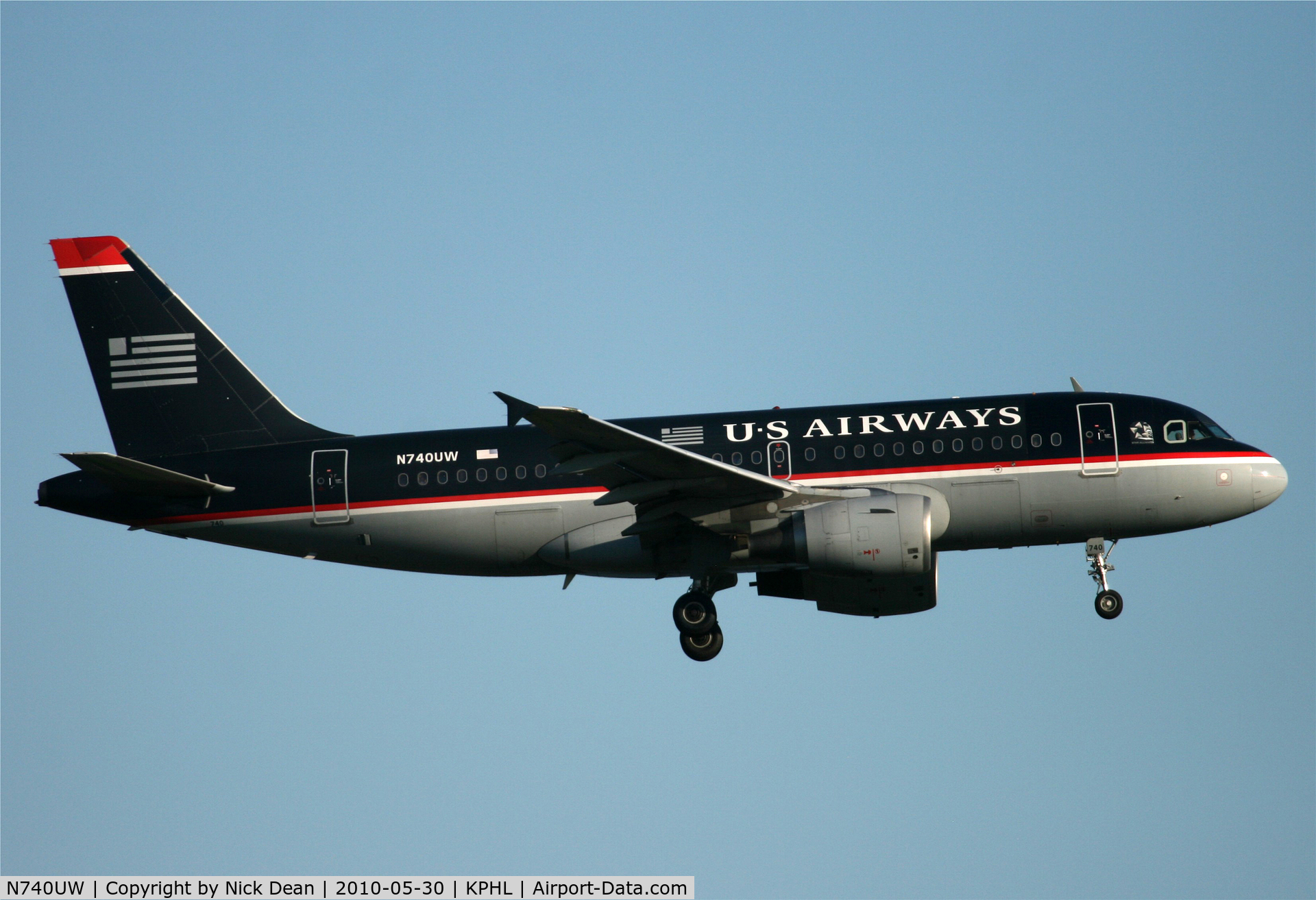 N740UW, 2000 Airbus A319-112 C/N 1265, KPHL