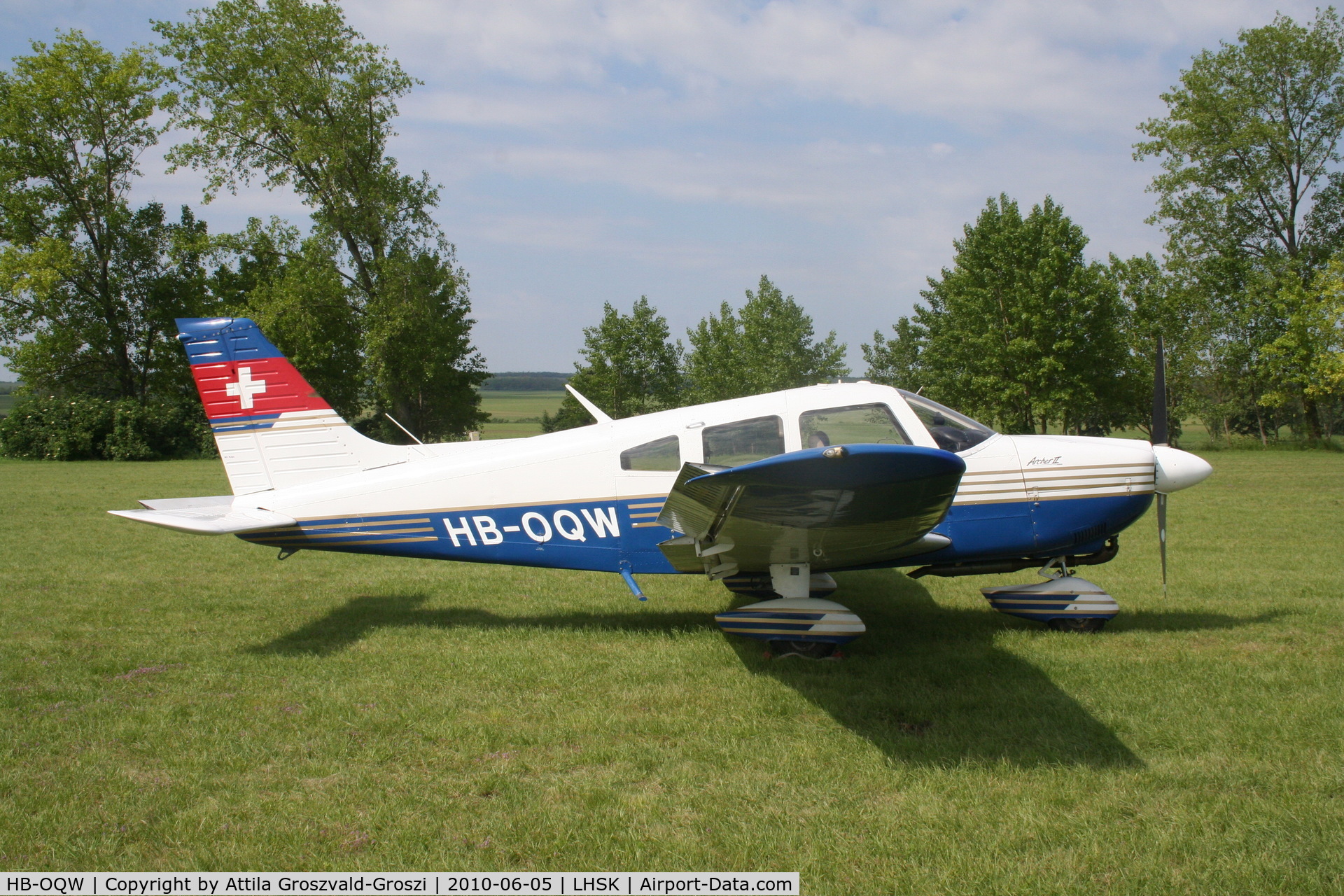 HB-OQW, 1975 Piper PA-28-181 Archer II. C/N 28-7690049, Siófok-Kiliti Airport, Hungary.