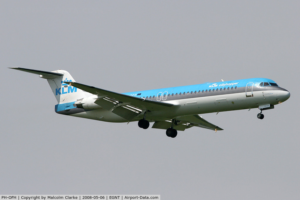 PH-OFH, 1989 Fokker 100 (F-28-0100) C/N 11277, Fokker 100 (F-28-0100) on approach to Runway 07 at Newcastle Airport in 2008.