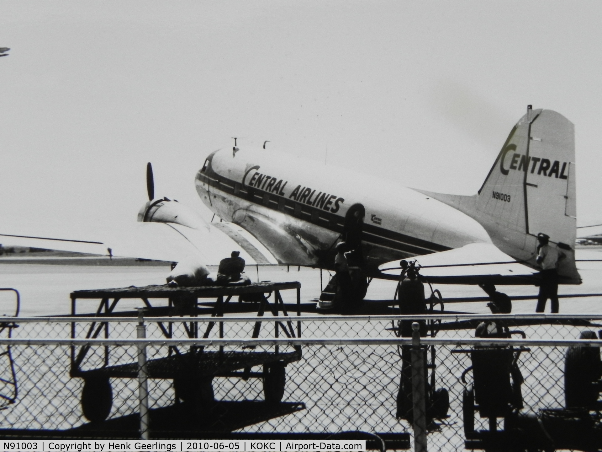 N91003, Douglas DC-3 C/N 9708, Central Airlines

Scan made from photo taken in 1959