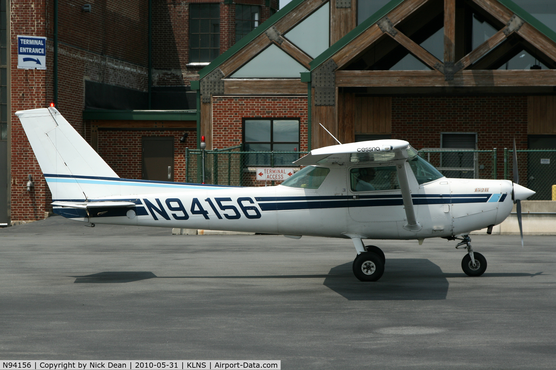 N94156, 1982 Cessna 152 C/N 15285610, KLNS