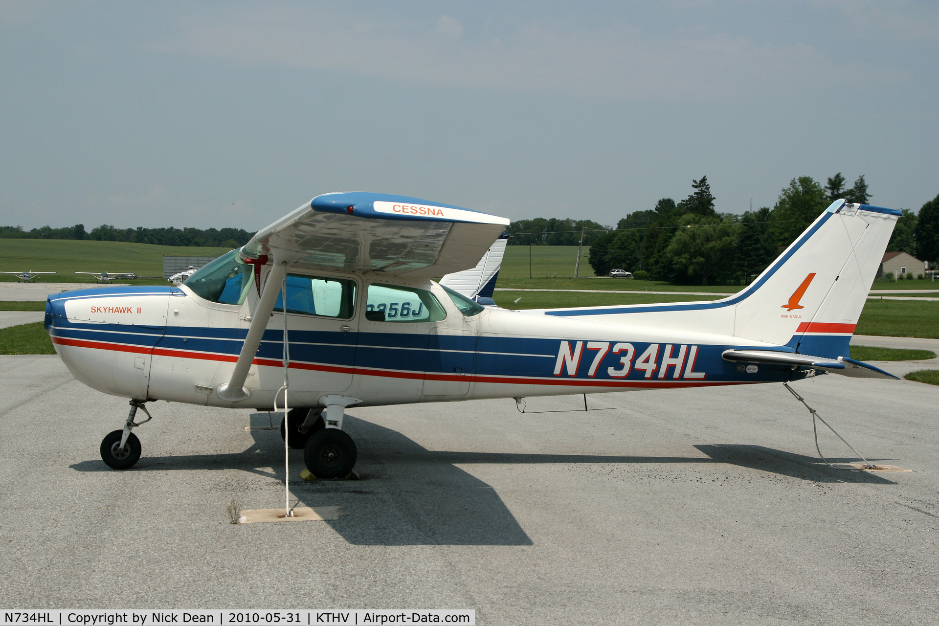 N734HL, 1977 Cessna 172N C/N 17268866, KTHV