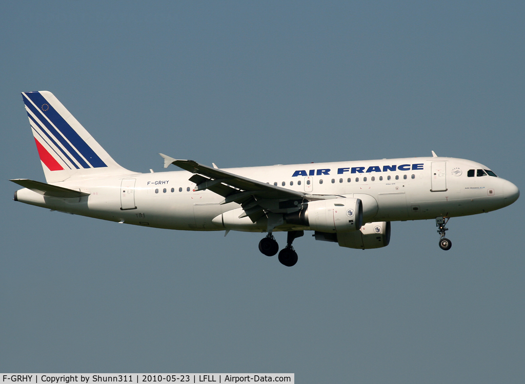 F-GRHY, 2001 Airbus A319-111 C/N 1616, Landing rwy 36R