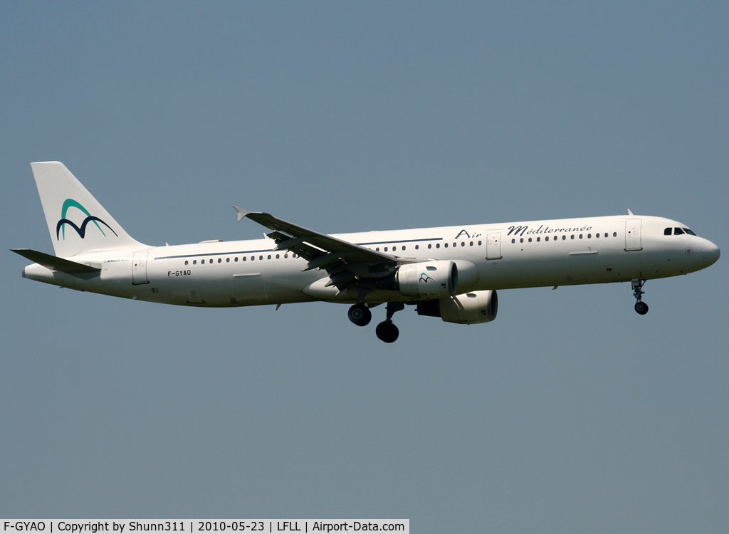 F-GYAO, 1997 Airbus A321-112 C/N 642, Landing rwy 36L