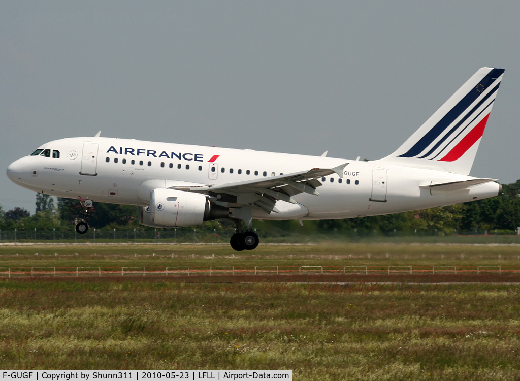 F-GUGF, 2004 Airbus A318-111 C/N 2109, Landing rwy 36L