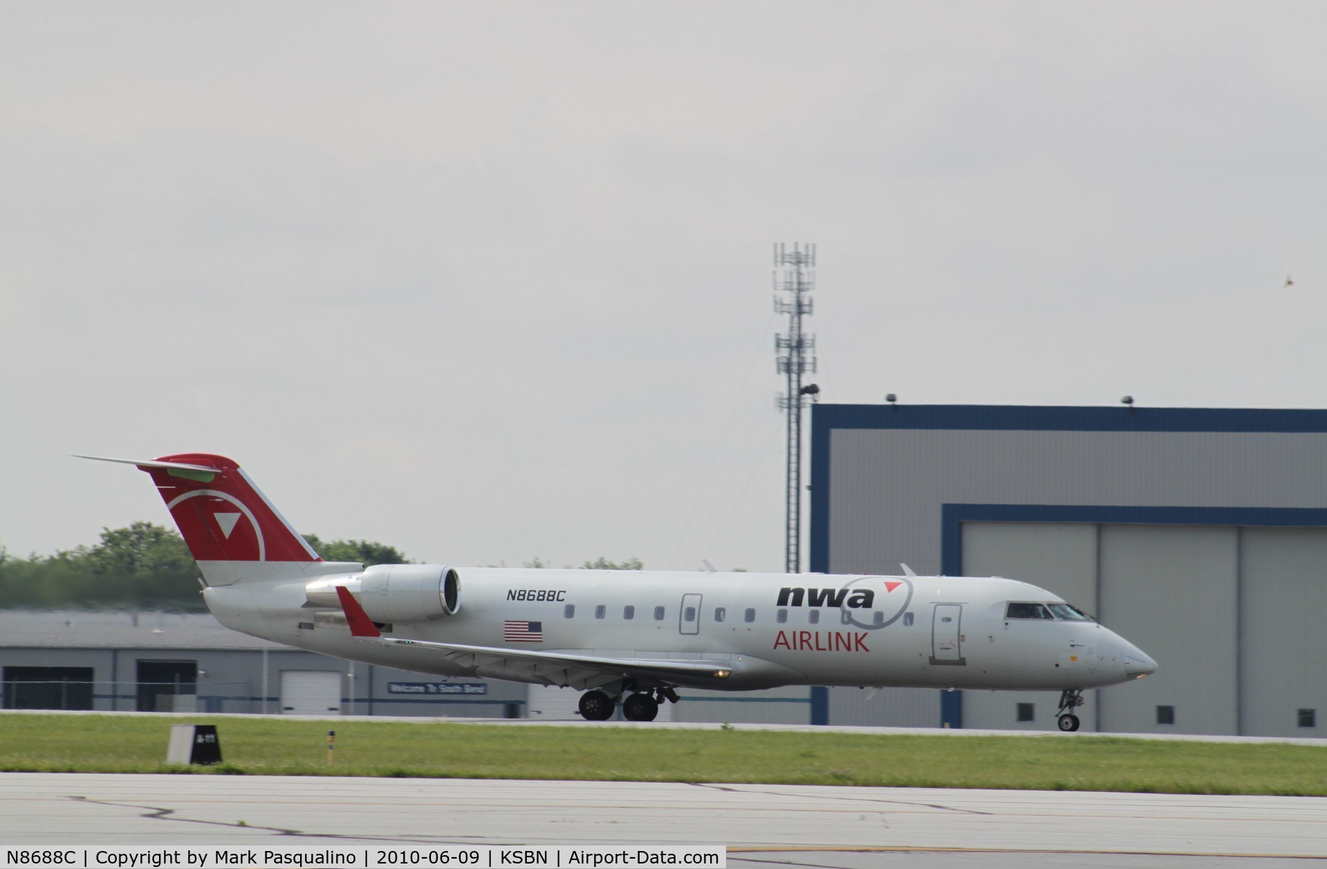 N8688C, 2002 Bombardier CRJ-200 (CL-600-2B19) C/N 7688, CL-600-2B19