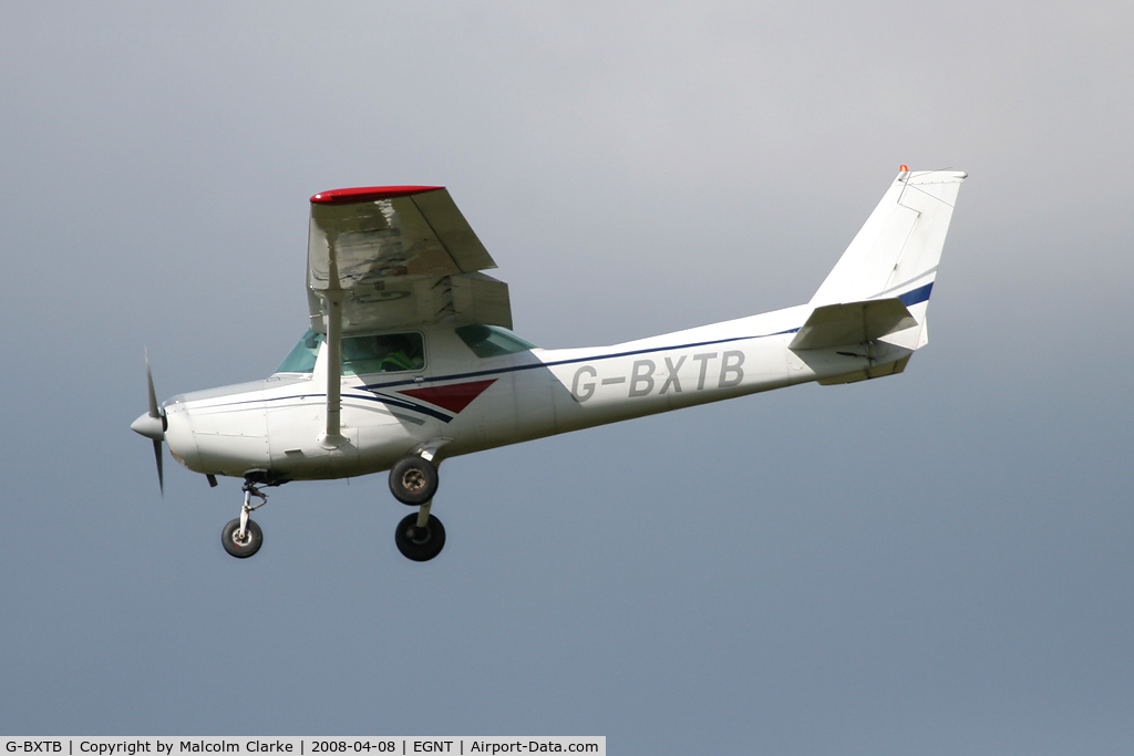 G-BXTB, 1978 Cessna 152 C/N 152-82516, Cessna 152 on finals to 25 at Newcastle Airport in 2008.