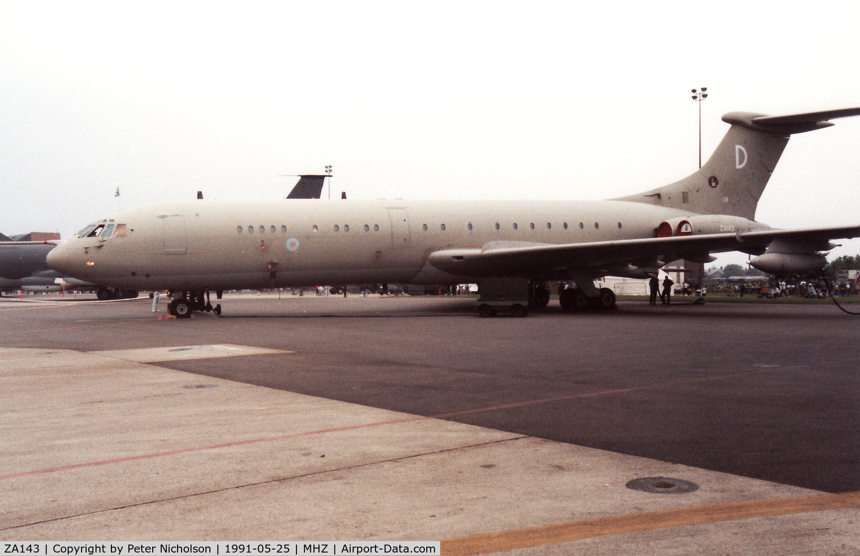 ZA143, Vickers VC10 K.2 C/N 813, VC-10 K.2 named The Empire Strikes Back of 101 Squadron at RAF Brize Norton in Desert Storm markings on display at the 1991 Mildenhall Air Fete.