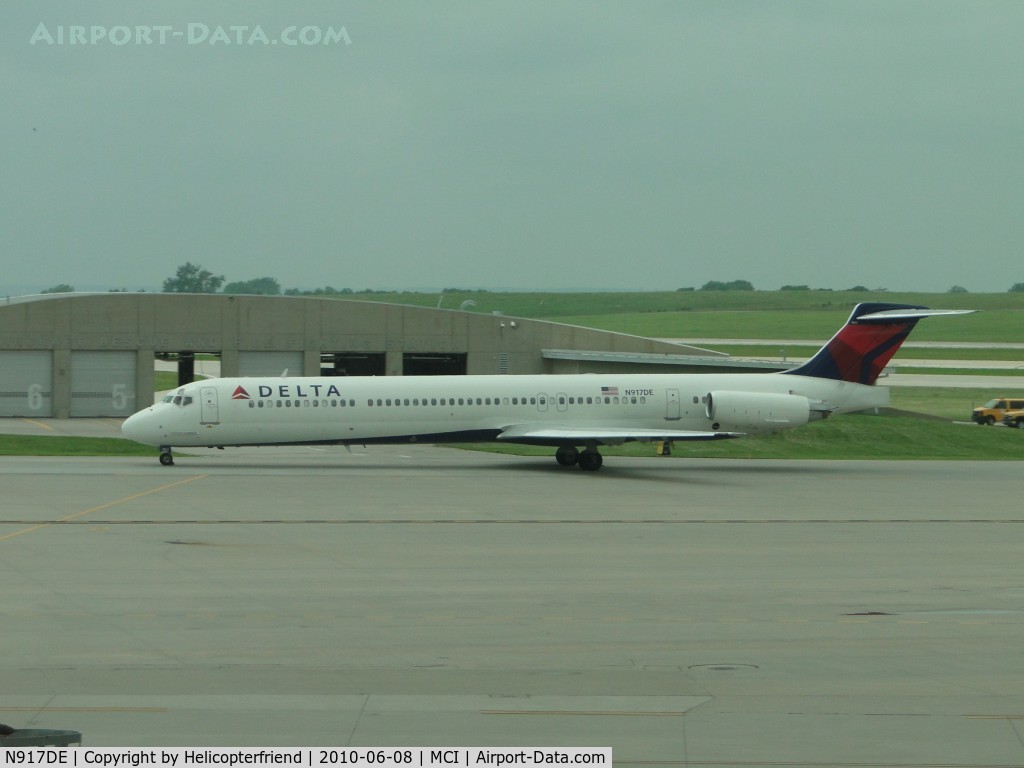 N917DE, 1993 McDonnell Douglas MD-88 C/N 49958, Taxiing to terminal passing MCI Fire Station
