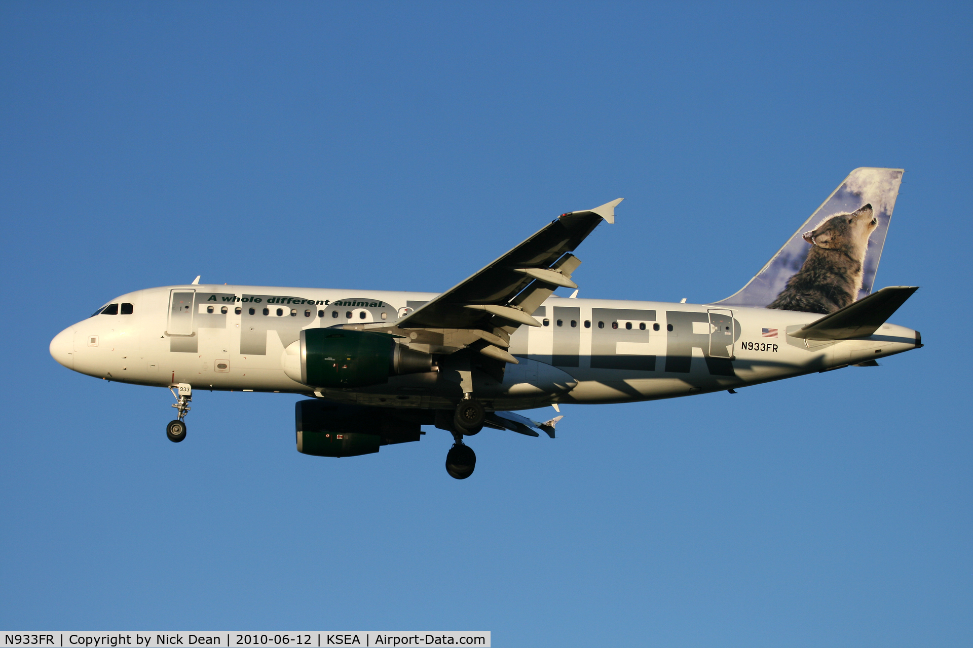 N933FR, 2004 Airbus A319-111 C/N 2260, KSEA