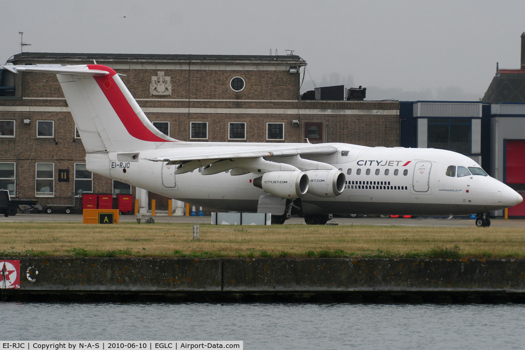 EI-RJC, 1998 British Aerospace Avro 146-RJ85 C/N E.2333, Taxi for departure