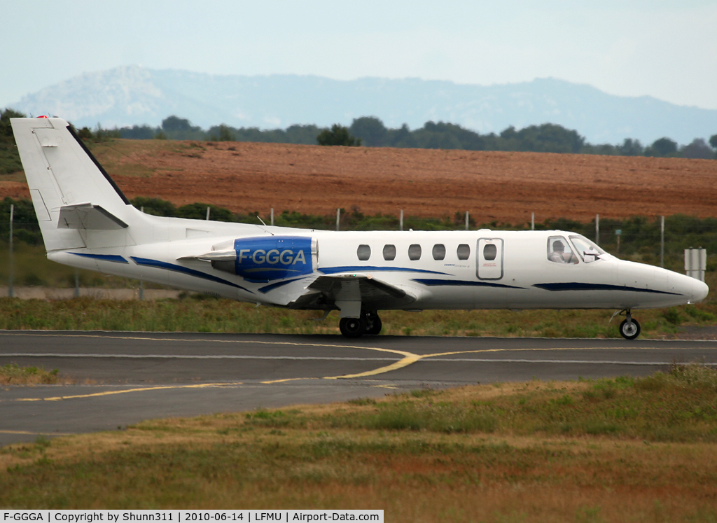 F-GGGA, 1988 Cessna 550 Citation II C/N 550-0586, Taxiing holding point rwy 28 for departure...