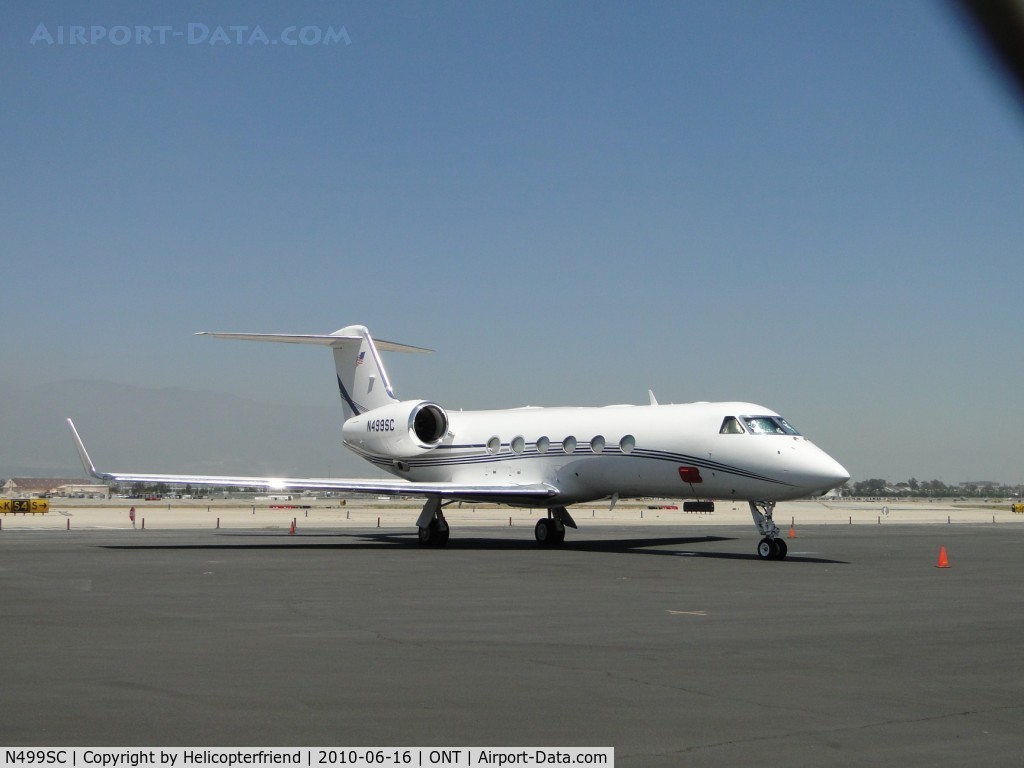N499SC, 2008 Gulfstream Aerospace GIV-X (G450) C/N 4135, Parked